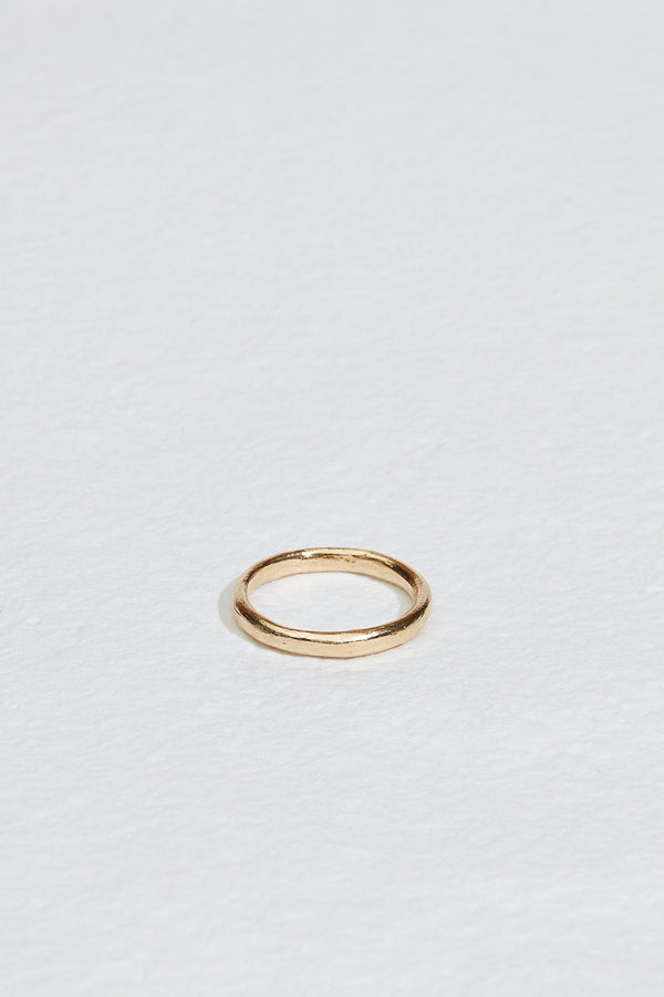 close up of men's gold band with rounded edges
