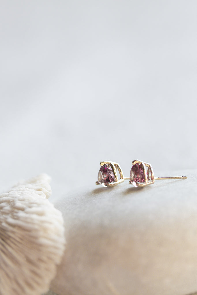 side view of trillion malaya garnet gold studs