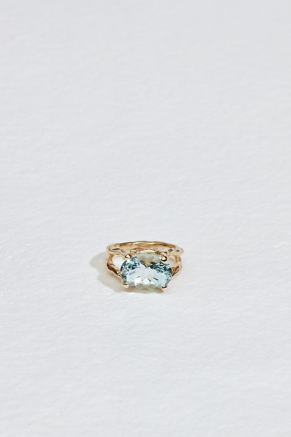 gold split textured band with oval aquamarine