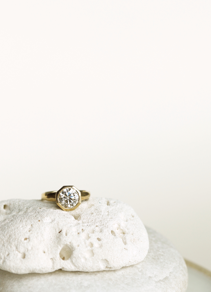 Bezel setting 2025 faceted stones