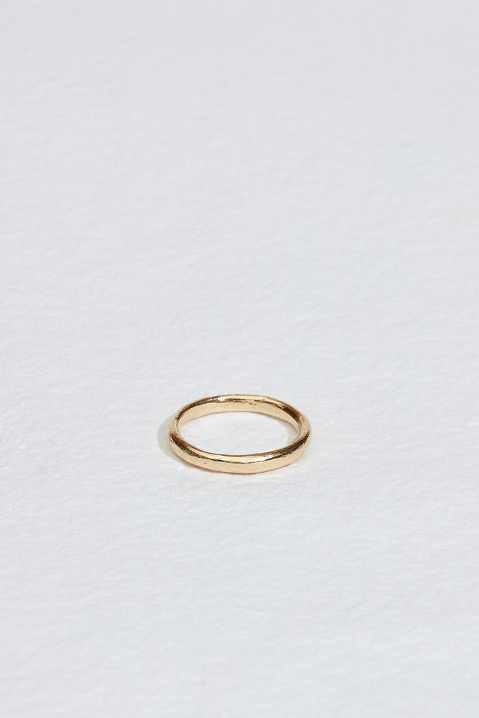 close up of men's gold band with rounded edges