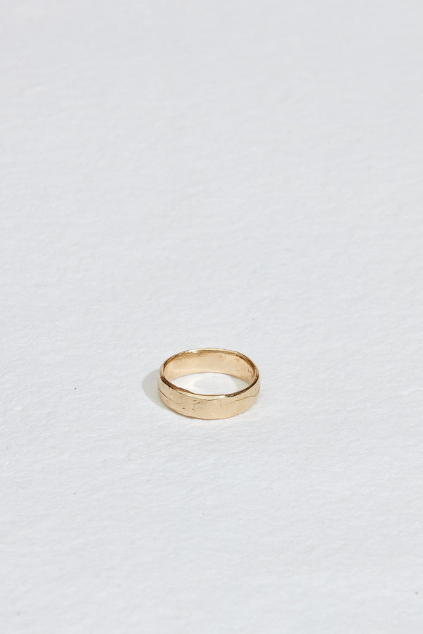moderately textured gold band with straight sides