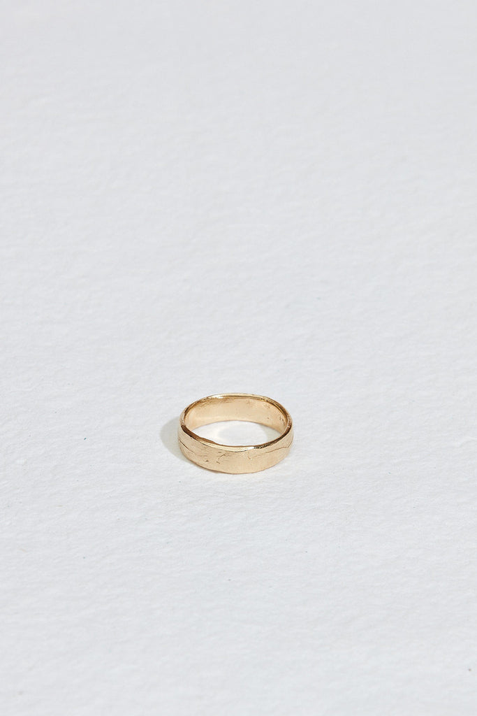 moderately textured gold band with straight sides