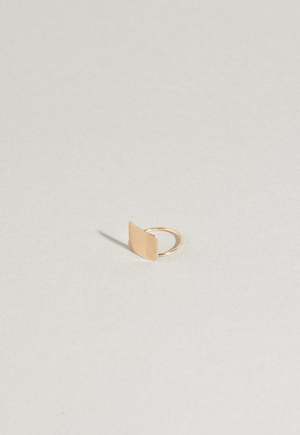 side view of gold ring with gold plate