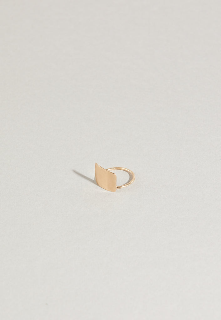 side view of gold ring with gold plate